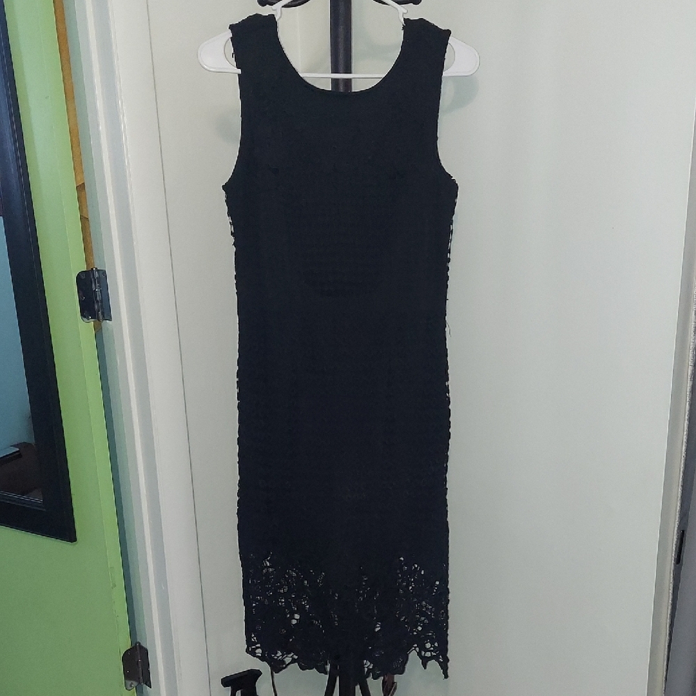 Suzy Shier Black Sleeveless Crochet-Trim Midi Dress